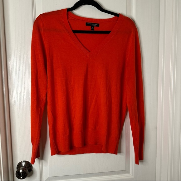 Banana Republic 100% Extra Fine Merino Wool Orange/Red V-Neck Long-Sleeve - Picture 2 of 6
